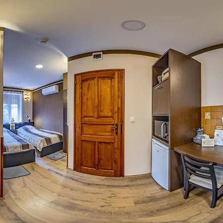 Napraforgo Wellness Haz Es Panzio 4* Pětikostelí