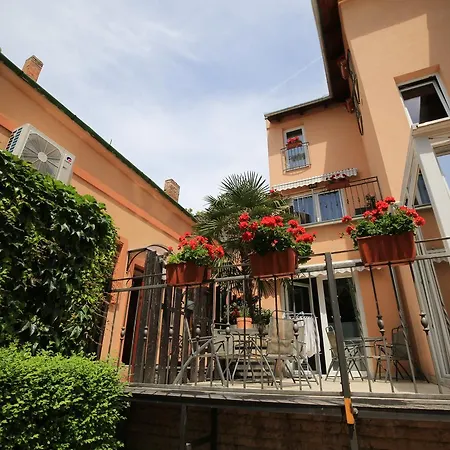 Napraforgo Wellness Haz Es Panzio 4* Pětikostelí